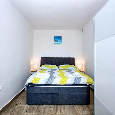 Apartment 5130c *
