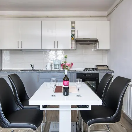 5130c Apartment *